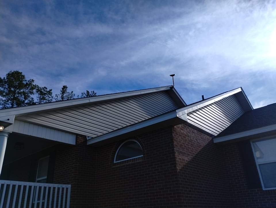 Starlink Antenna installed with a fascia mount, with the cable entering the attic for a attic cable run and wall fish for a wall plate. Installed By Jae-Tech LLC